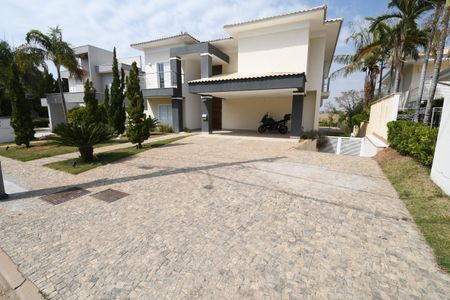 Casa de condomínio à venda com 620m², 5 quartos e 8 vagasFachada