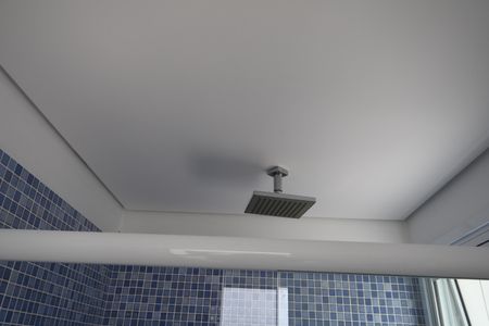 Casa de condomínio à venda com 620m², 5 quartos e 8 vagasBanheiro da Piscina