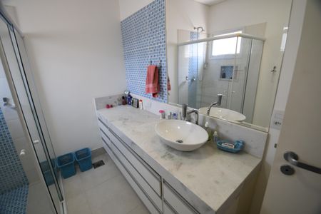 Casa de condomínio à venda com 620m², 5 quartos e 8 vagasBanheiro 1