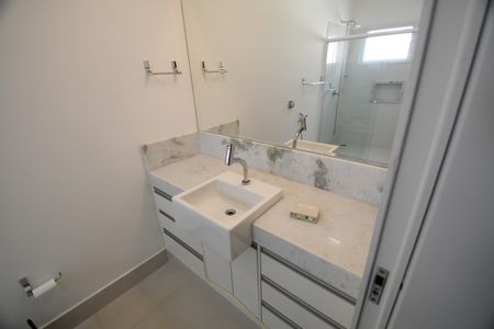 Casa de condomínio à venda com 620m², 5 quartos e 8 vagasBanheiro 4