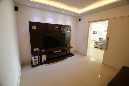 Sala de TV de casa de condomínio à venda com 5 quartos, 620m² em Loteamento Alphaville Campinas, Campinas