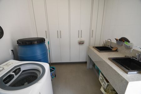 Casa de condomínio à venda com 620m², 5 quartos e 8 vagasÁrea de Serviço