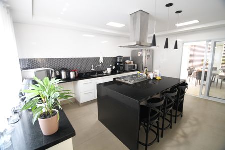 Casa de condomínio à venda com 620m², 5 quartos e 8 vagasCozinha