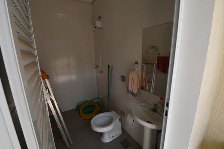 Casa de condomínio à venda com 620m², 5 quartos e 8 vagasBanheiro de serviço