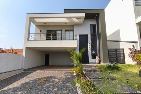 Casa de condomínio para alugar com 210m², 3 quartos e 4 vagas Casa de condomínio para alugar com 210m², 3 quartos e 4 vagasFachada