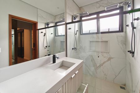 Casa de condomínio para alugar com 210m², 3 quartos e 4 vagas Casa de condomínio para alugar com 210m², 3 quartos e 4 vagasBanheiro da Suíte