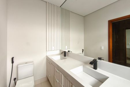 Casa de condomínio para alugar com 210m², 3 quartos e 4 vagas Casa de condomínio para alugar com 210m², 3 quartos e 4 vagasBanheiro da Suíte