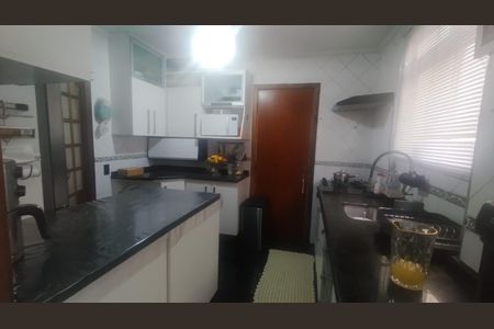 Apartamento à venda com 84m², 3 quartos e 2 vagas Apartamento à venda com 84m², 3 quartos e 2 vagasCozinha