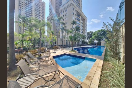 Apartamento à venda com 223m², 3 quartos e 4 vagasÁrea comum - Piscina