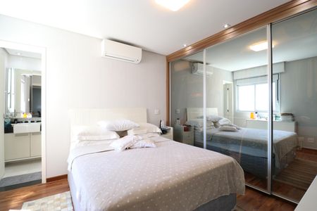 Apartamento à venda com 223m², 3 quartos e 4 vagasSuíte 2