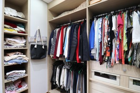Apartamento à venda com 223m², 3 quartos e 4 vagasCloset da suíte 1
