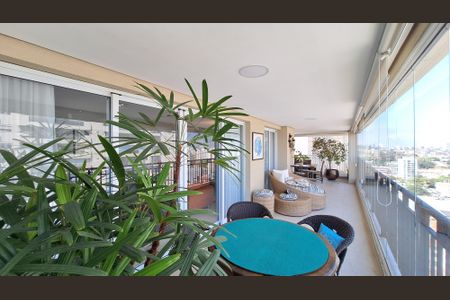 Apartamento à venda com 223m², 3 quartos e 4 vagasVaranda