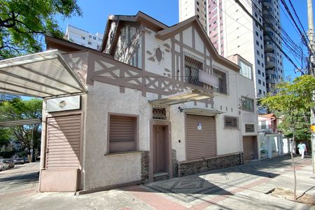 Casa para alugar com 248m², 3 quartos e 2 vagasFachada