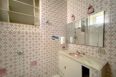 Casa para alugar com 248m², 3 quartos e 2 vagasBanheiro