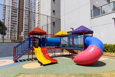 Apartamento para alugar com 155m², 3 quartos e 2 vagas Apartamento para alugar com 155m², 3 quartos e 2 vagasÁrea comum - Playground