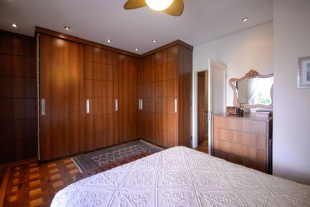 Casa à venda com 260m², 3 quartos e 2 vagas Casa à venda com 260m², 3 quartos e 2 vagasSuíte