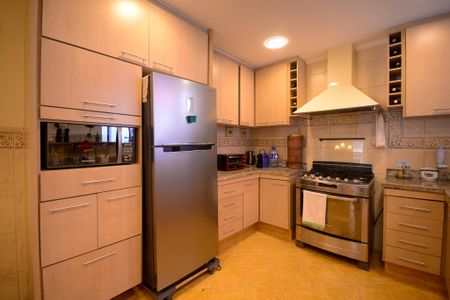 Casa à venda com 260m², 3 quartos e 2 vagas Casa à venda com 260m², 3 quartos e 2 vagasCozinha