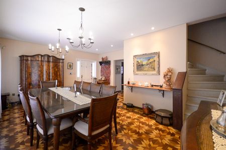Casa à venda com 260m², 3 quartos e 2 vagas Casa à venda com 260m², 3 quartos e 2 vagasSala de Jantar