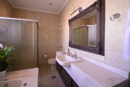 Casa à venda com 260m², 3 quartos e 2 vagas Casa à venda com 260m², 3 quartos e 2 vagasBanheiro da Suite