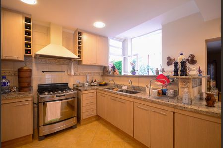 Casa à venda com 260m², 3 quartos e 2 vagas Casa à venda com 260m², 3 quartos e 2 vagasCozinha