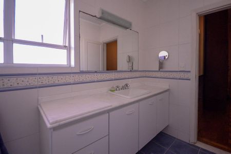 Casa à venda com 260m², 3 quartos e 2 vagas Casa à venda com 260m², 3 quartos e 2 vagasBanheiro Social