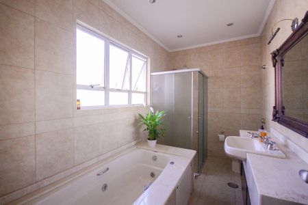 Casa à venda com 260m², 3 quartos e 2 vagas Casa à venda com 260m², 3 quartos e 2 vagasBanheiro da Suite