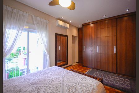 Casa à venda com 260m², 3 quartos e 2 vagas Casa à venda com 260m², 3 quartos e 2 vagasSuíte