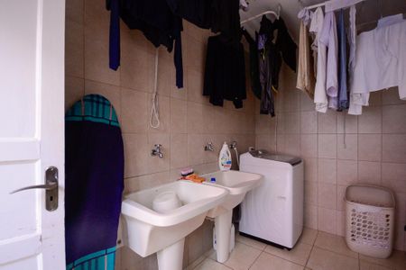 Casa à venda com 260m², 3 quartos e 2 vagas Casa à venda com 260m², 3 quartos e 2 vagasÁrea de Serviço