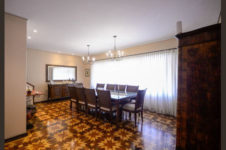 Casa à venda com 260m², 3 quartos e 2 vagas Casa à venda com 260m², 3 quartos e 2 vagasSala de Jantar