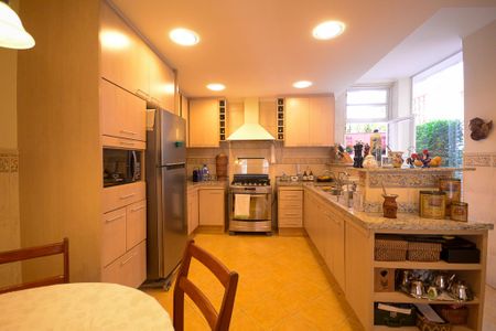 Casa à venda com 260m², 3 quartos e 2 vagas Casa à venda com 260m², 3 quartos e 2 vagasCozinha