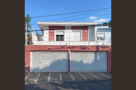 Casa à venda com 260m², 3 quartos e 2 vagas Casa à venda com 260m², 3 quartos e 2 vagasFachada