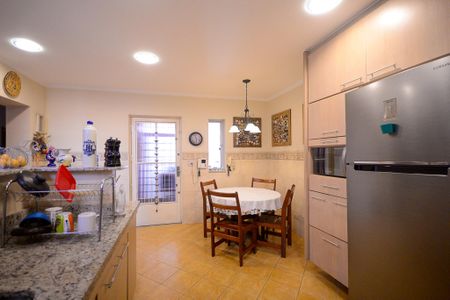 Casa à venda com 260m², 3 quartos e 2 vagas Casa à venda com 260m², 3 quartos e 2 vagasCozinha