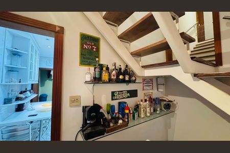 Sala de casa à venda com 4 quartos, 215m² em Campo Belo, São Paulo