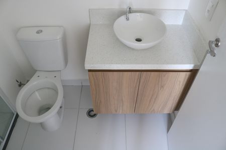 Banheiro da Suíte de apartamento para alugar com 1 quarto, 28m² em Parque Industrial Tomas Edson, São Paulo