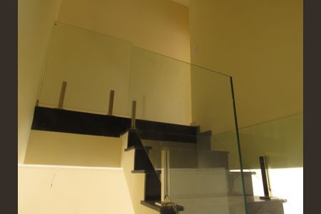 Casa à venda com 150m², 3 quartos e 2 vagasEscada