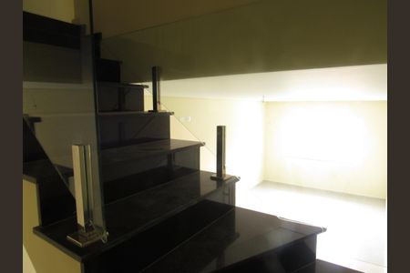 Casa à venda com 150m², 3 quartos e 2 vagasEscada