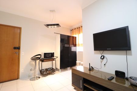 Sala de apartamento para alugar com 2 quartos, 55m² em Jardim Holanda, Uberlândia