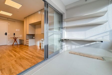 Studio à venda com 32m², 1 quarto e sem vaga Studio à venda com 32m², 1 quarto e sem vagaVaranda