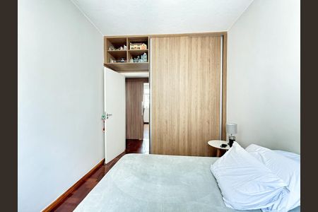 Apartamento à venda com 112m², 3 quartos e 2 vagas Apartamento à venda com 112m², 3 quartos e 2 vagasQuarto 1