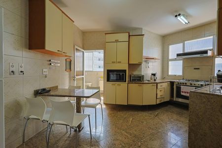 Apartamento à venda com 240m², 4 quartos e 3 vagasCozinha