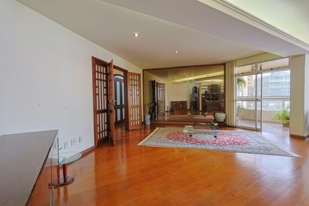 Apartamento à venda com 240m², 4 quartos e 3 vagasSala