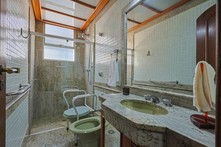 Apartamento à venda com 240m², 4 quartos e 3 vagasBanheiro