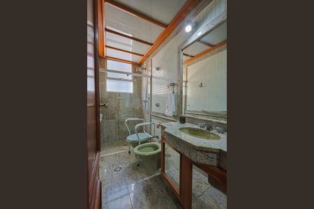 Apartamento à venda com 240m², 4 quartos e 3 vagasBanheiro