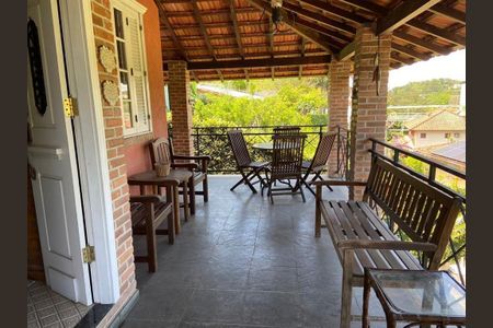 Casa à venda com 3 quartos, 220m² em Vila Progresso, Niterói