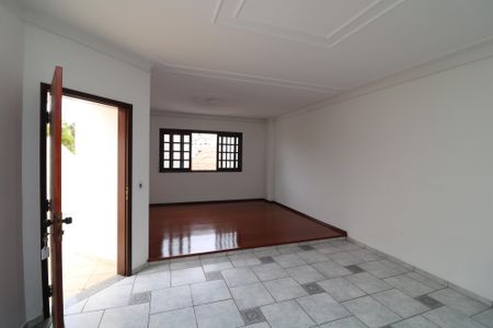 Sala de casa para alugar com 3 quartos, 205m² em Sítio da Figueira, São Paulo