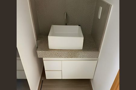 Banheiro de apartamento para alugar com 2 quartos, 43m² em Park Lozandes, Goiânia