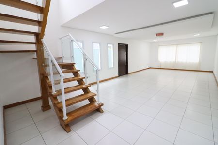 Casa para alugar com 162m², 3 quartos e 2 vagasSala