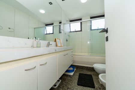 Apartamento à venda com 155m², 4 quartos e 3 vagasBanheiro Suíte