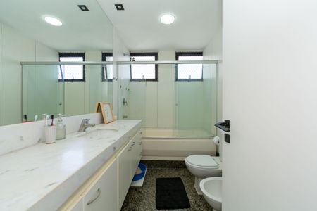 Apartamento à venda com 155m², 4 quartos e 3 vagasBanheiro Suíte