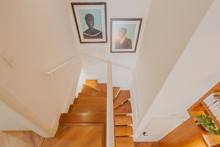 Apartamento à venda com 73m², 2 quartos e 1 vagaEscada